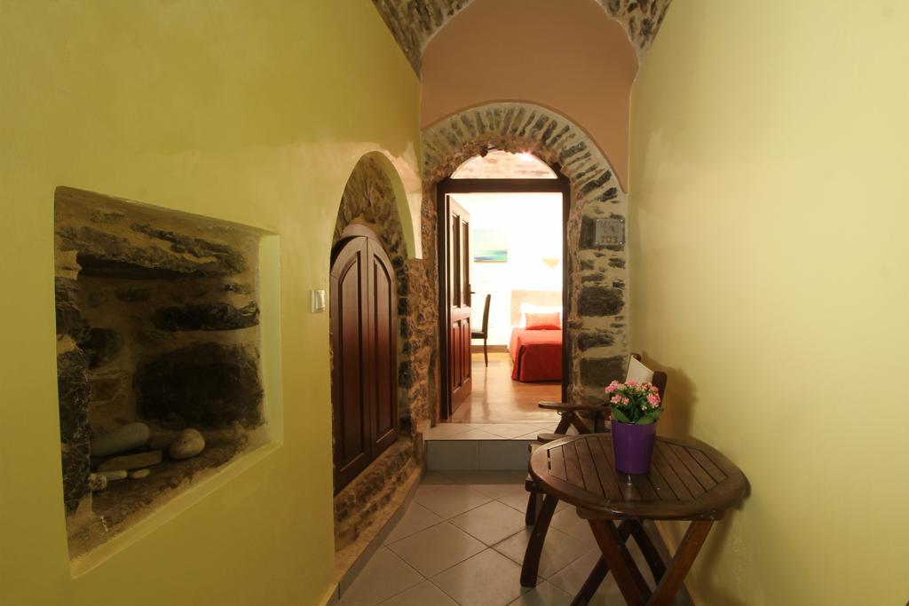 Medieval Castle Mestá Екстериор снимка