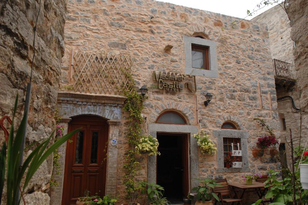 Medieval Castle Mestá Екстериор снимка